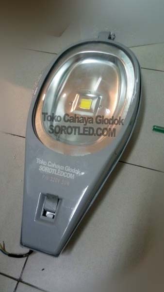 Lampu PJU LED 30watt Ekonomis AC220v-12vDC